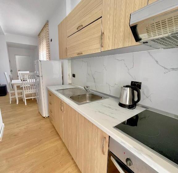 דירת חדר, Brooklyn Vlore