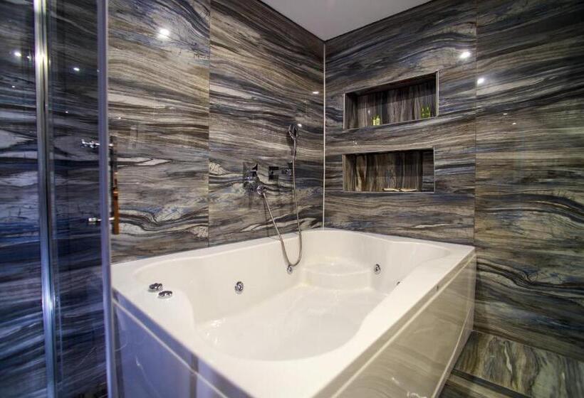 מיטת קינג בסוויטה, Mitte Port Hotel Konak Izmir