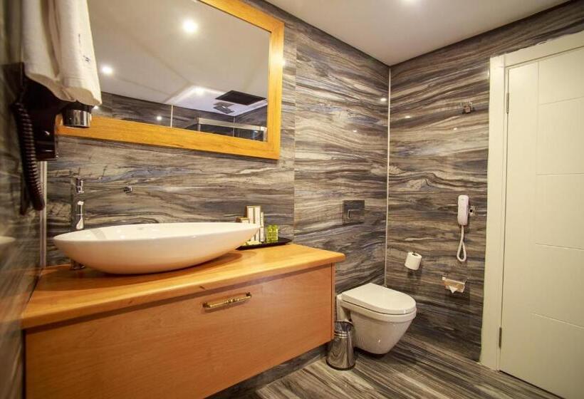 מיטת קינג בסוויטה, Mitte Port Hotel Konak Izmir