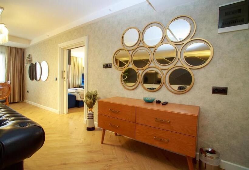 מיטת קינג בסוויטה, Mitte Port Hotel Konak Izmir