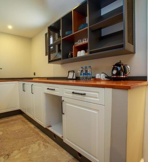 מיטת קינג בסוויטה, Mitte Port Hotel Konak Izmir