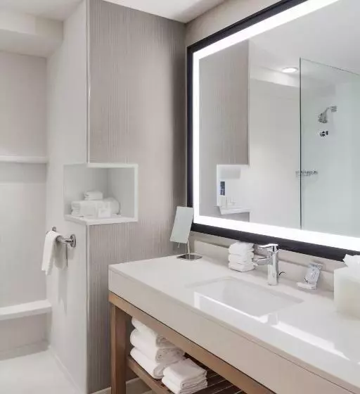 اتاق استاندارد با تخت بزرگ, Courtyard By Marriott Portland Downtown/waterfront