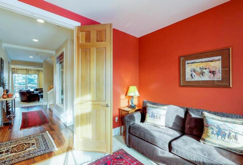 آپارتمان 1 خوابه, Crail Creek 607