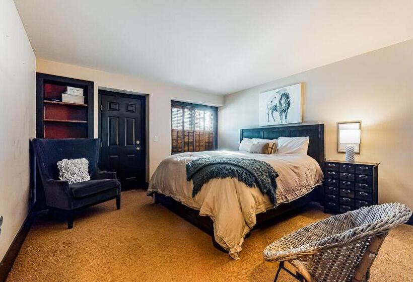 آپارتمان 1 خوابه, Crail Creek 607