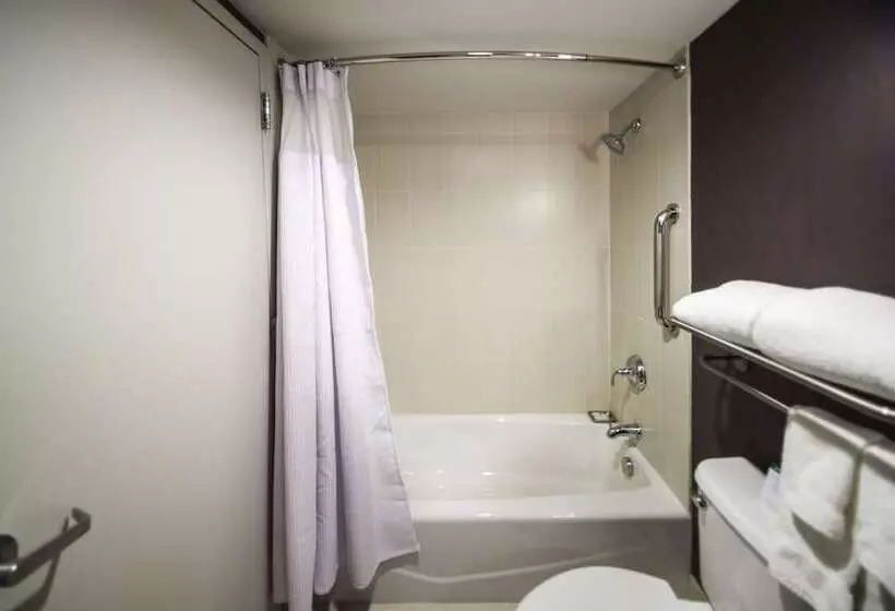 ２ダブルベッドのスタンダードルーム, Crowne Plaza Saddle Brook, An Ihg