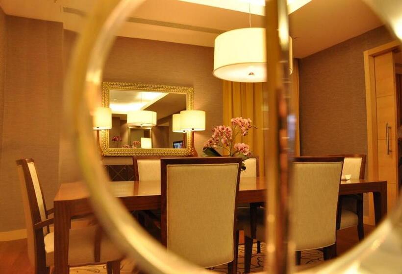 سوییت اجرایی, Grand Swiss