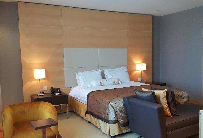 اتاق لوکس با تخت بزرگ, Grand Swiss