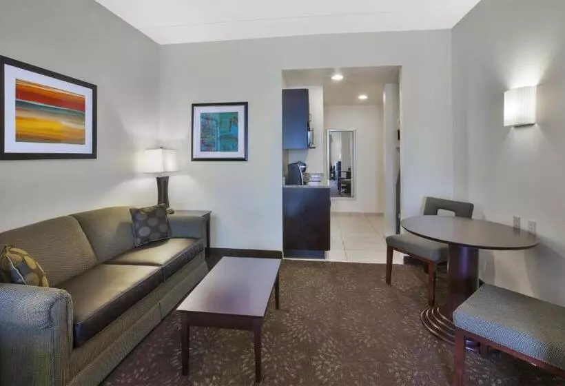 スイート, Holiday Inn Express & Suites Geneva Finger Lakes, An Ihg