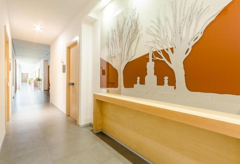 חדר אקונומי, Hospedería Pax