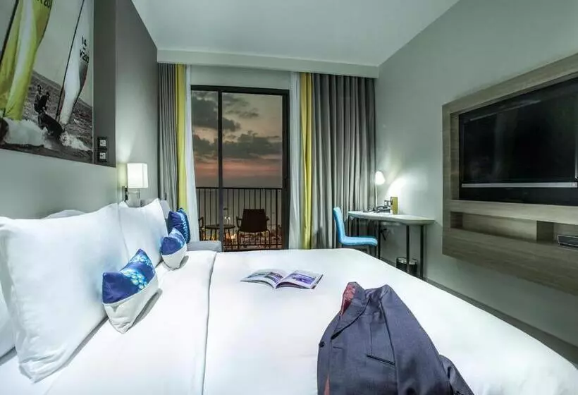 キングサイズベッドのデラックスルーム, Mercure Pattaya Ocean Resort