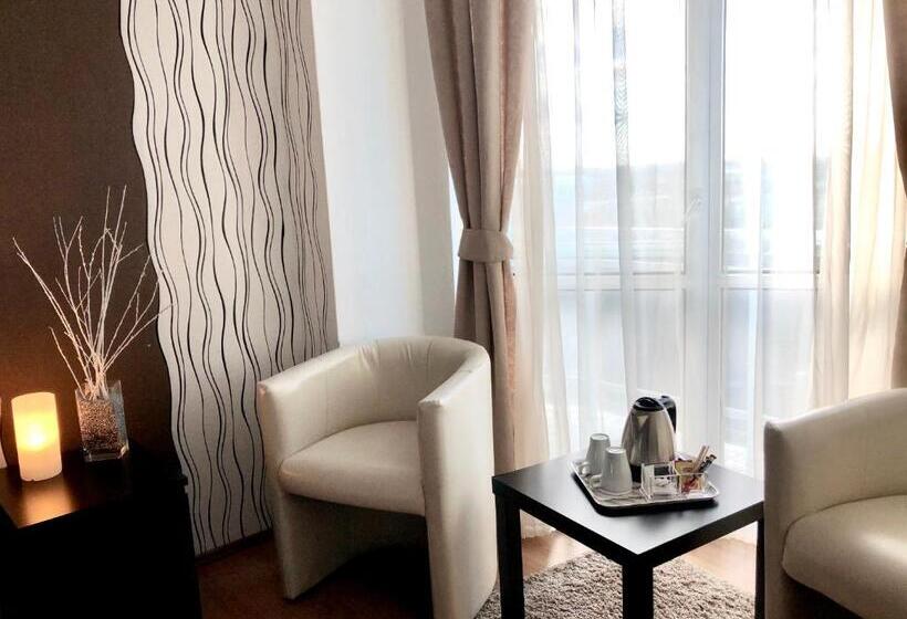 اتاق راحتی, Modena