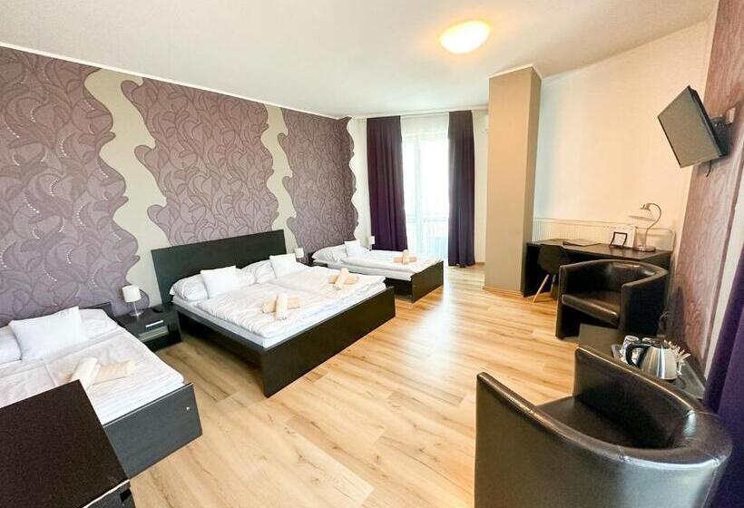 اتاق خانوادگی, Modena