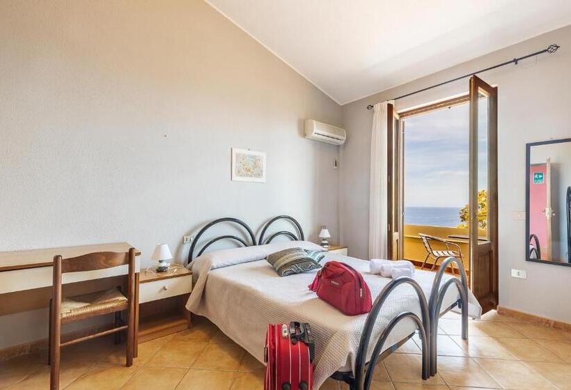 חדר סטנדרט לשלושה, Ostello Bellavista