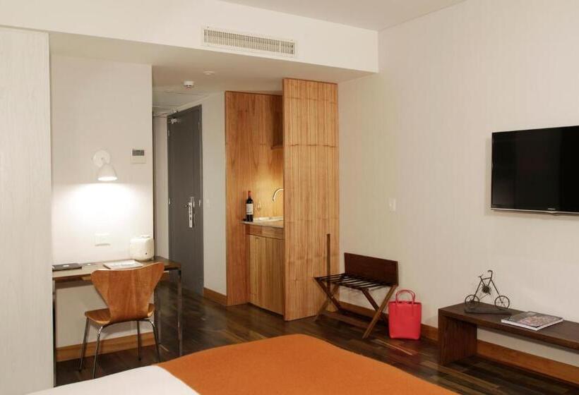 اتاق لوکس, Palo Santo