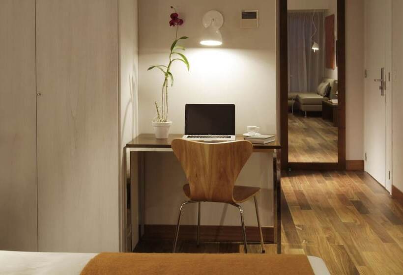 اتاق لوکس, Palo Santo