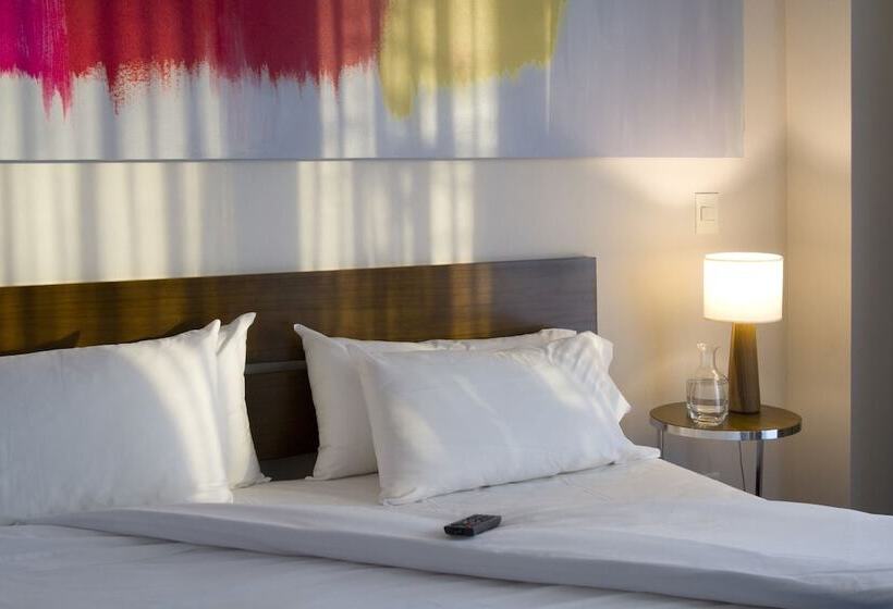 اتاق لوکس, Palo Santo