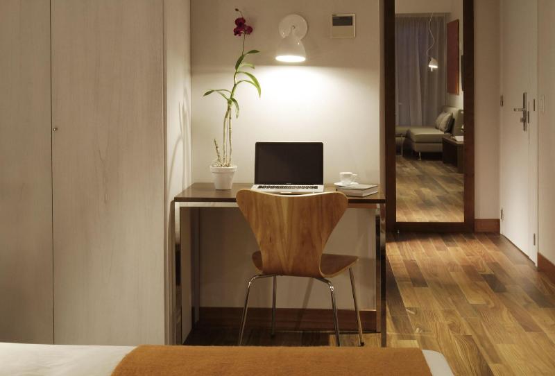 اتاق لوکس, Palo Santo