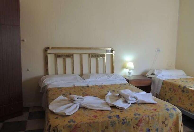 اتاق استاندارد سه نفره, Posada Del Arbol