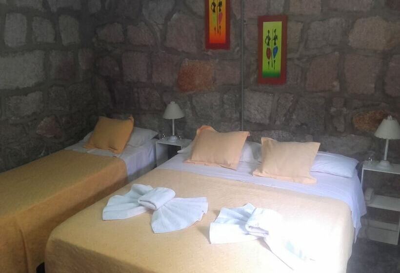 اتاق سوپریور سه تخته, Posada Del Arbol