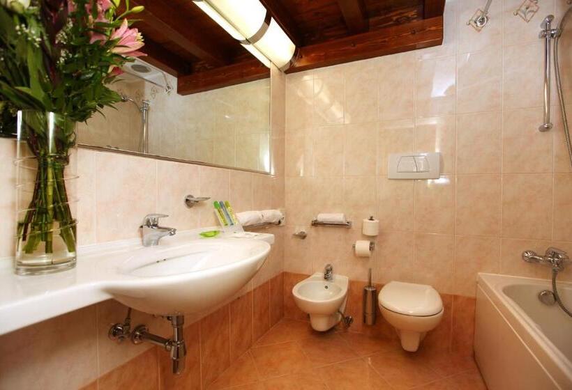 חדר קלאסי לשלושה, Villa Fiorita