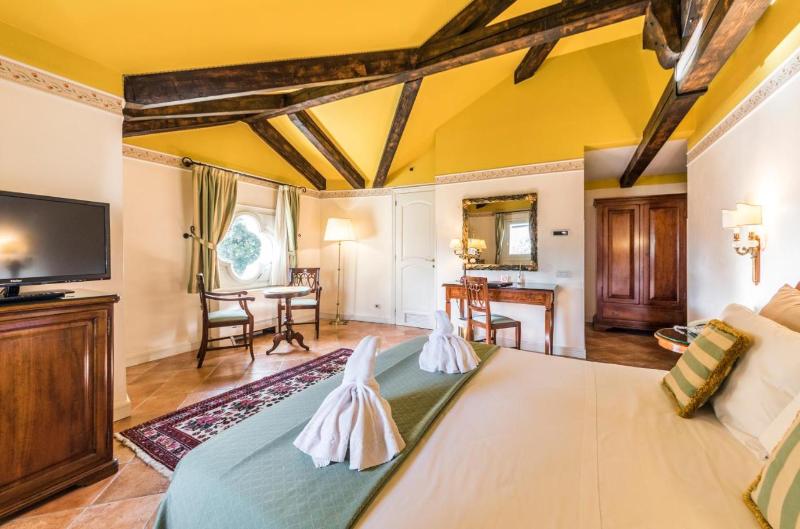 חדר קלאסי לשלושה, Villa Fiorita