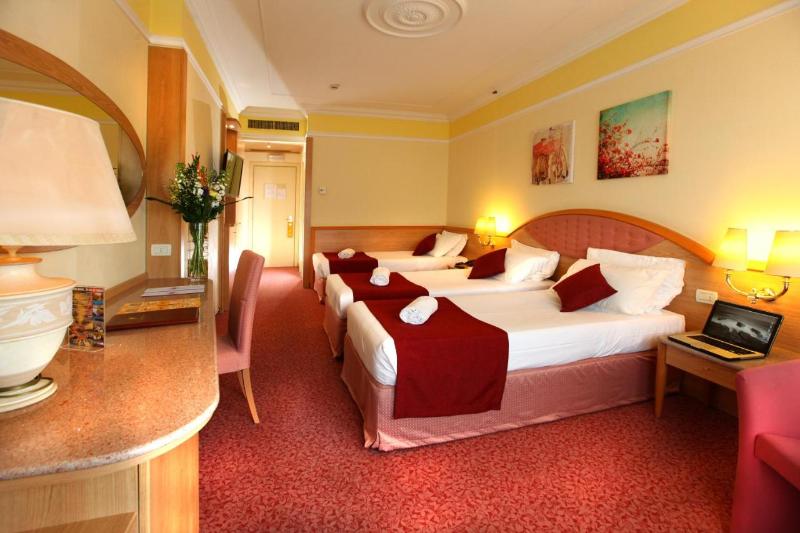 חדר קלאסי לשלושה, Villa Fiorita