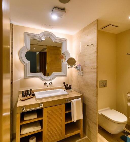 Suite, Novotel Goa Resort & Spa Candolim