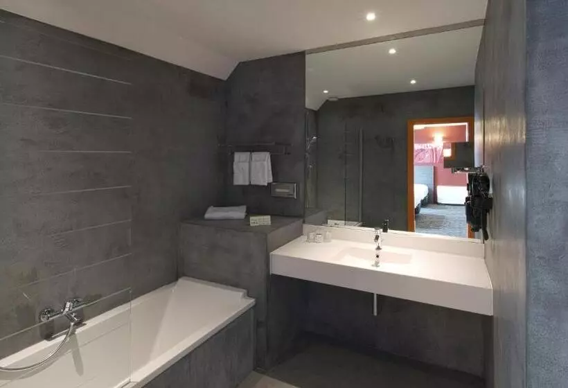 ファミリーステューディオ, Orange Hotel La Louvière