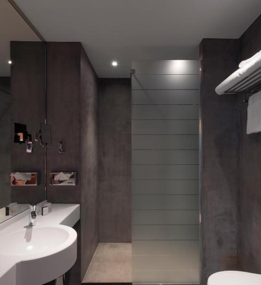 패밀리 스튜디오, Orange Hotel La Louvière