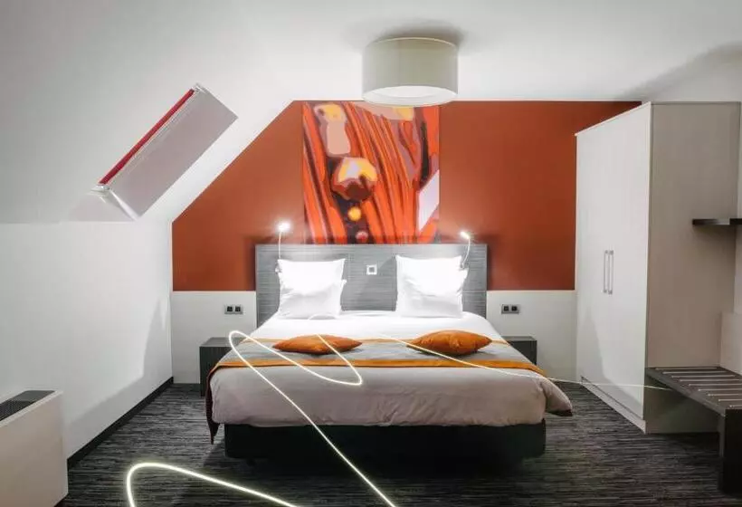 ファミリーステューディオ, Orange Hotel La Louvière