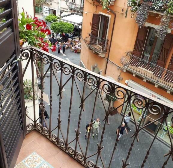 غرفة قياسية ثلاثية حمام مشترك, B&b Villa Maria Ausilia