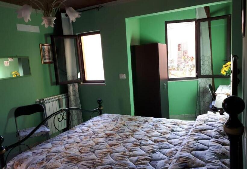 غرفة قياسية مزوَّدة بتراس, B&b Villa Maria Ausilia