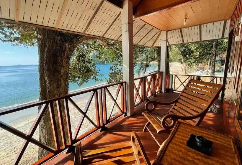 スタンダードバンガロー, Marina Resort Koh Phayam Ranong