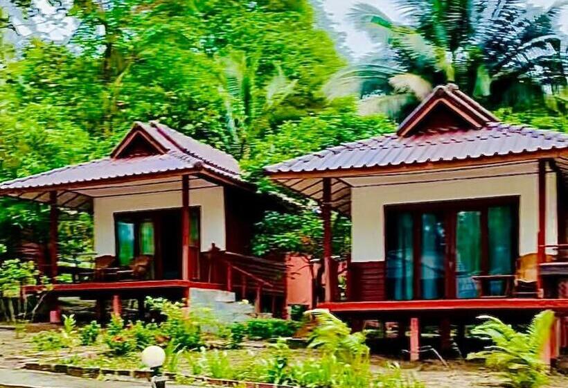 デラックスバンガロー, Marina Resort Koh Phayam Ranong