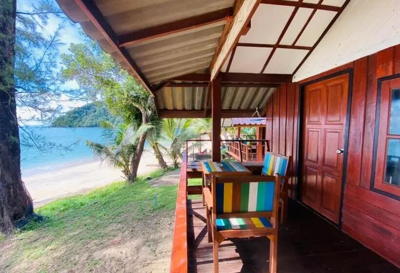 キングサイズベッドのスタンダードルーム, Marina Resort Koh Phayam Ranong