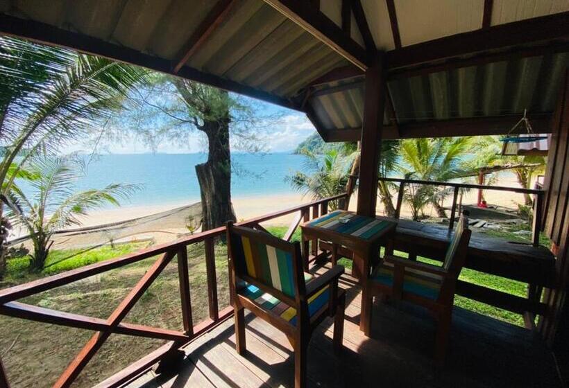 キングサイズベッドのスタンダードルーム, Marina Resort Koh Phayam Ranong