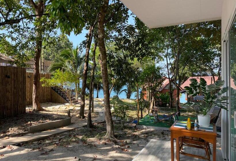 スタンダードバンガロー, Marina Resort Koh Phayam Ranong