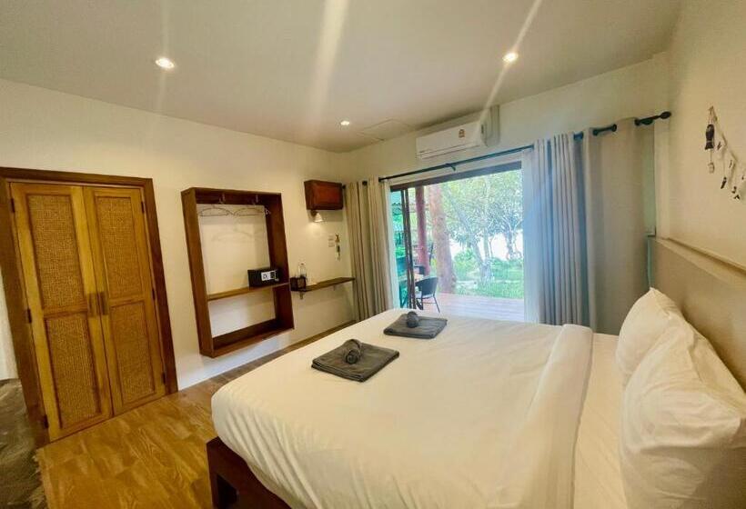 جناح جونيور مطلّ علي البحر, Marina Resort Koh Phayam Ranong