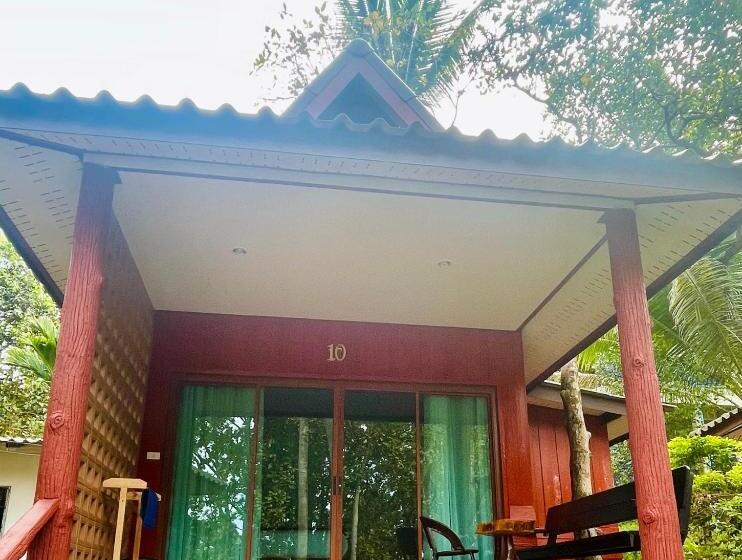 جناح جونيور مطلّ علي البحر, Marina Resort Koh Phayam Ranong