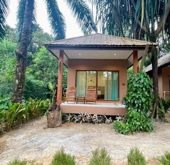 ガーデンビューデラックスルーム, Marina Resort Koh Phayam Ranong