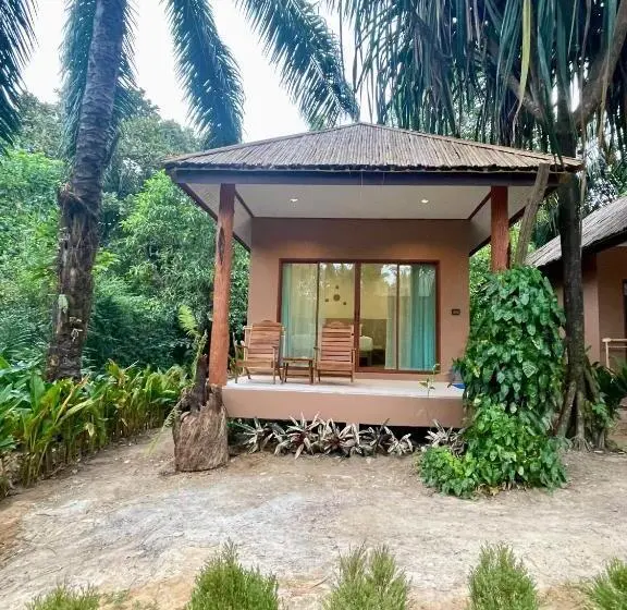 ガーデンビューデラックスルーム, Marina Resort Koh Phayam Ranong