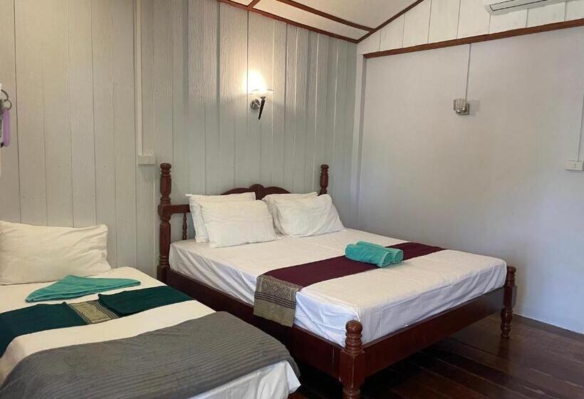 بنجلو قياسى مطل على البحر, Marina Resort Koh Phayam Ranong