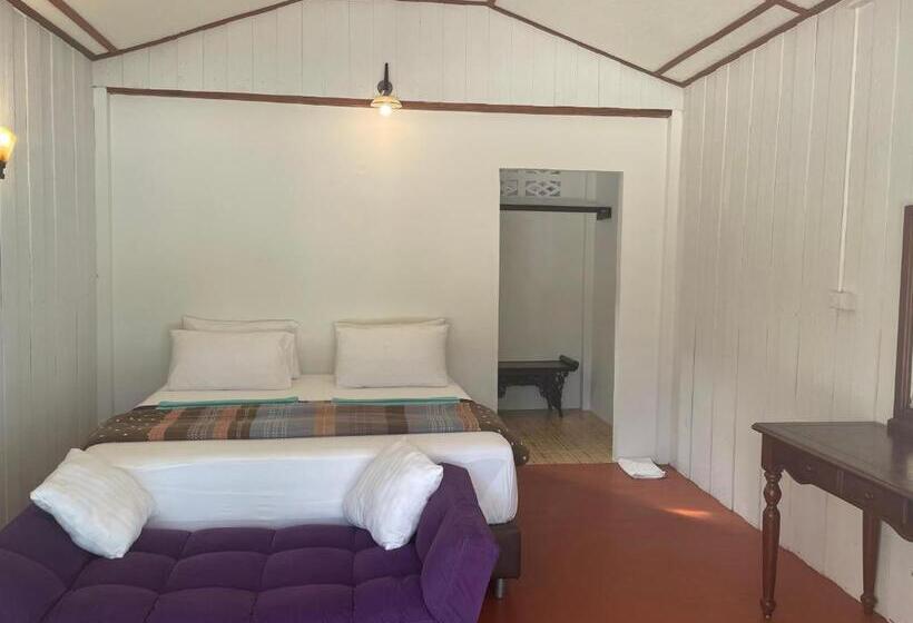 بنجلو ديلوكس, Marina Resort Koh Phayam Ranong