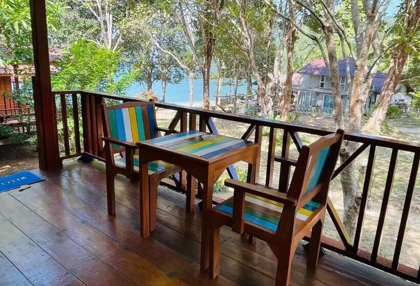 オーシャンビューのスタンダードバンガロー, Marina Resort Koh Phayam Ranong
