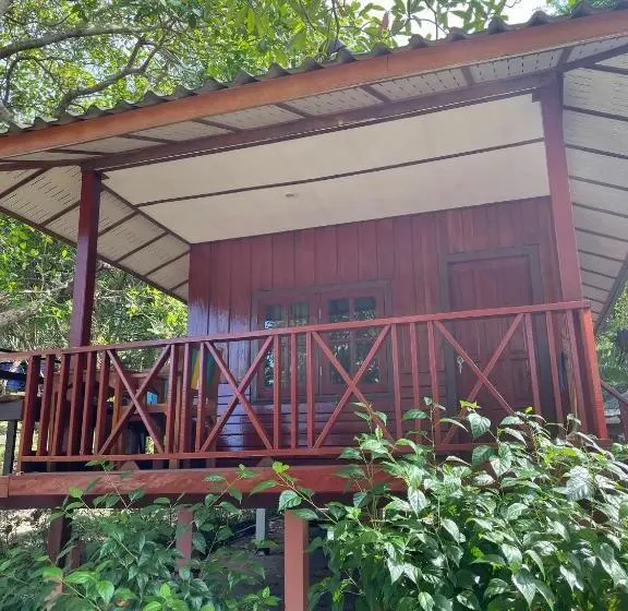オーシャンビューのスタンダードバンガロー, Marina Resort Koh Phayam Ranong