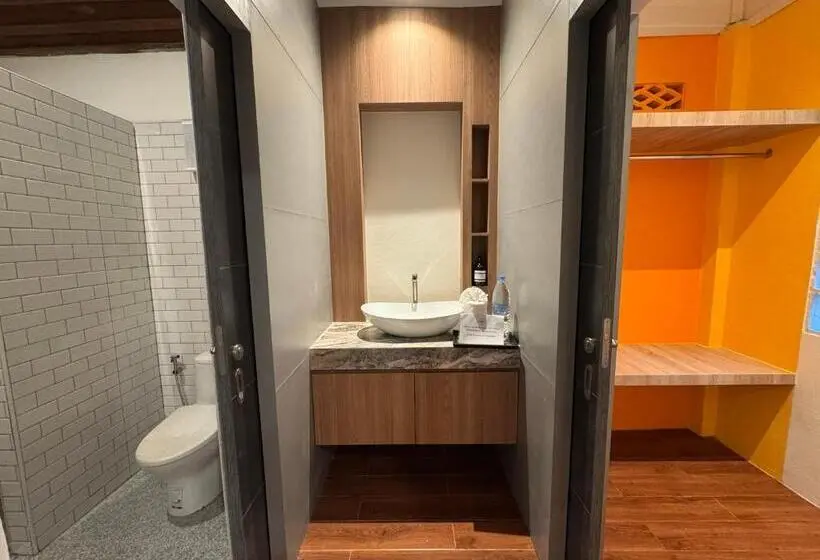 インサイドトリプルスタンダードルーム, Marina Resort Koh Phayam Ranong