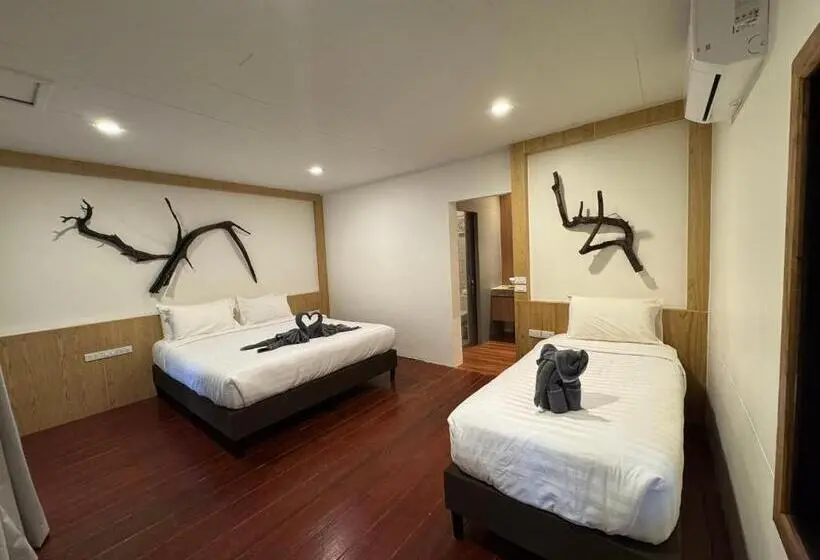 インサイドトリプルスタンダードルーム, Marina Resort Koh Phayam Ranong