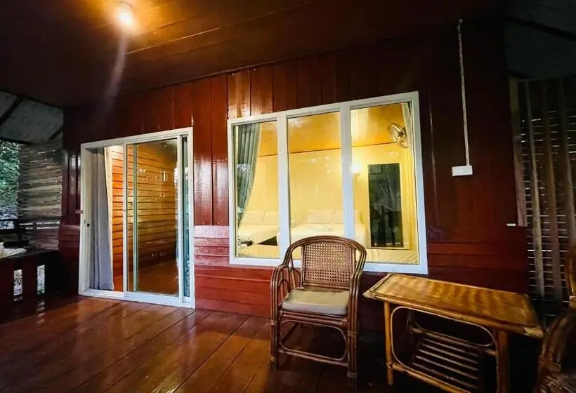 インサイドトリプルスタンダードルーム, Marina Resort Koh Phayam Ranong