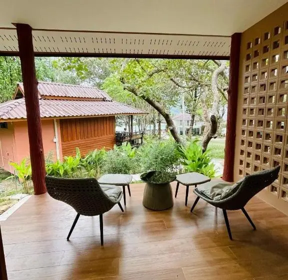 デラックストリプルルーム, Marina Resort Koh Phayam Ranong