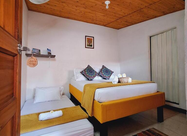 غرفة قياسية ثلاثية, Hostal Colombian Gold